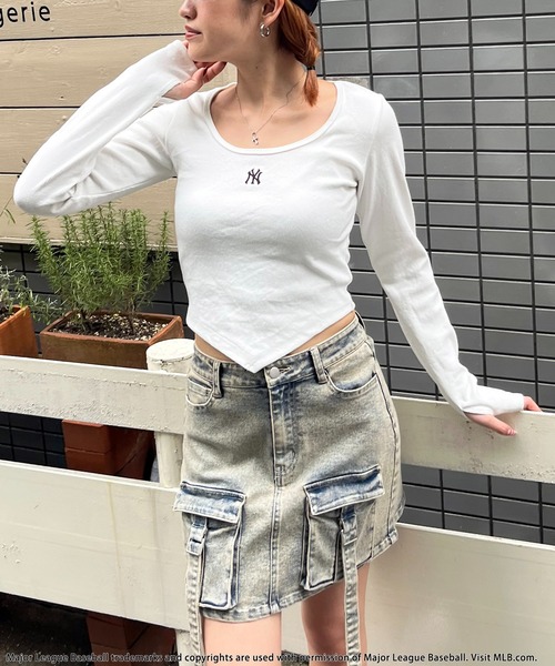 BACK TO THE FIELD（バック トゥー ザ フィールド）の「【MLB】裾Vワンポイントロゴカットリブトップス（Tシャツ/カットソー・レディース・ブラック/ブルー/ホワイト・FREE）」の10枚目の写真