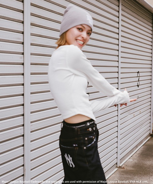 BACK TO THE FIELD（バック トゥー ザ フィールド）の「【MLB】裾Vワンポイントロゴカットリブトップス（Tシャツ/カットソー・レディース・ブラック/ブルー/ホワイト・FREE）」の5枚目の写真