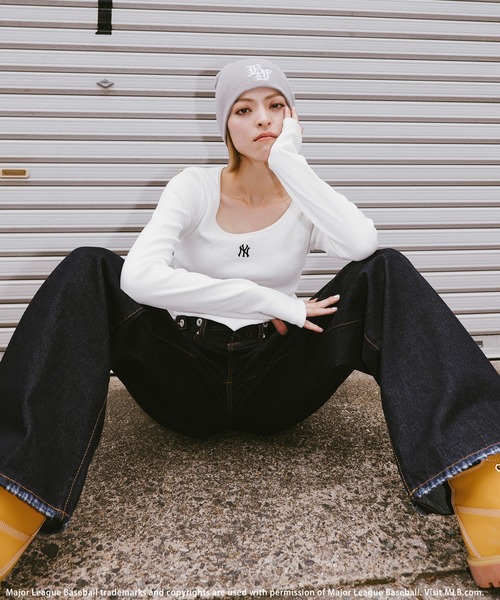 BACK TO THE FIELD（バック トゥー ザ フィールド）の「【MLB】裾Vワンポイントロゴカットリブトップス（Tシャツ/カットソー・レディース・ブラック/ブルー/ホワイト・FREE）」の7枚目の写真