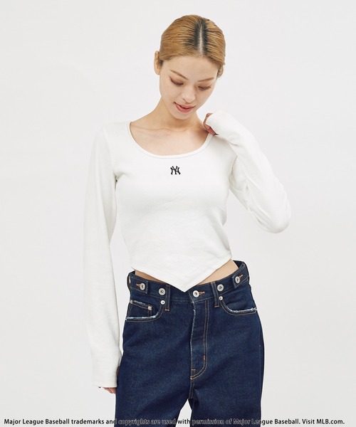 BACK TO THE FIELD（バック トゥー ザ フィールド）の「【MLB】裾Vワンポイントロゴカットリブトップス（Tシャツ/カットソー・レディース・ブラック/ブルー/ホワイト・FREE）」の9枚目の写真