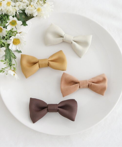 BREEZE（ブリーズ）の「キッズ 蝶ネクタイ(レザー調)（蝶ネクタイ・キッズ・アイボリー/ブラウン/マスタード・FREE）」の5枚目の写真