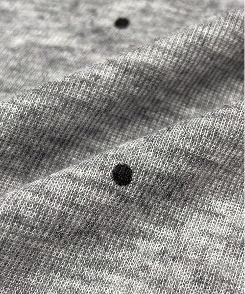 ad thie（アドティエ）の「クルーネック ドット柄 カットソー（Tシャツ/カットソー・レディース・ベージュ/ブラック/オフホワイト/杢グレー・FREE）」の6枚目の写真