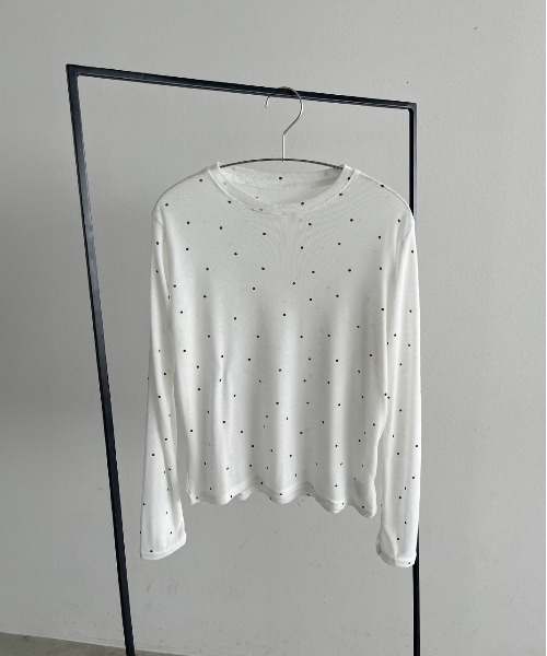 ad thie（アドティエ）の「クルーネック ドット柄 カットソー（Tシャツ/カットソー・レディース・ベージュ/ブラック/オフホワイト/杢グレー・FREE）」の5枚目の写真