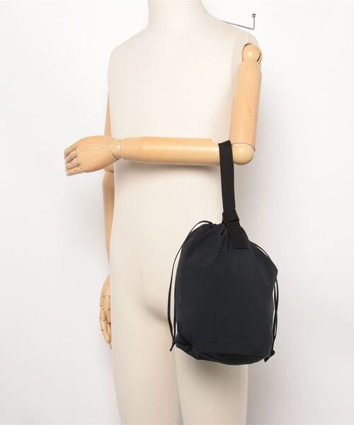 MARGARET HOWELL（マーガレットハウエル）の「BOTANICAL DYED NYLON（ハンドバッグ・レディース・ネイビー・FREE）」の5枚目の写真