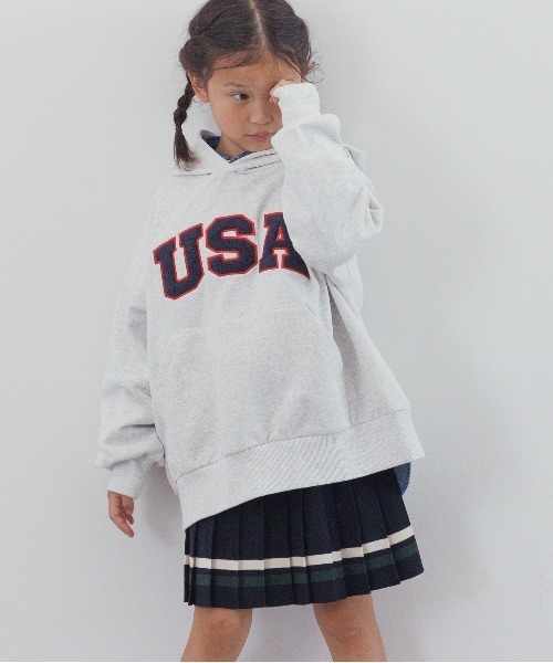 LOWRYS FARM(ローリーズファーム)の「USAロゴフーディ 134382(スウェット・キッズ・グレー/ネイビー/レッド・110cm/120cm/130cm/140cm/150cm)」の2枚目の写真