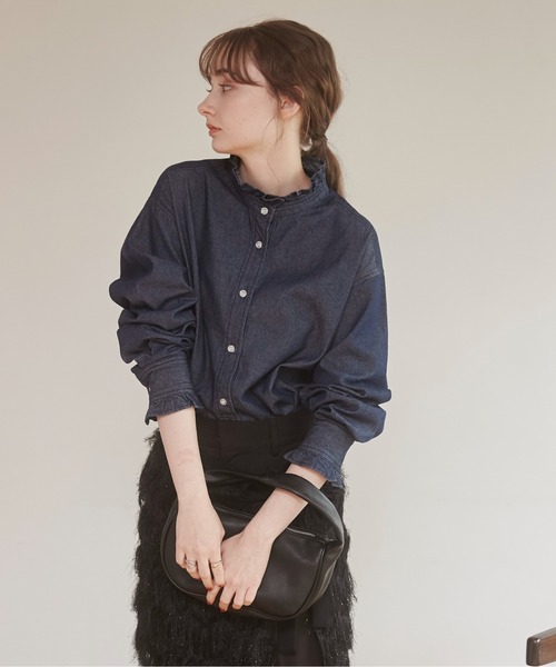 ANGIE（アンジー）の「デニム フリルカラー シャツ（シャツ/ブラウス・レディース・ブルー/ネイビー・FREE）」の4枚目の写真