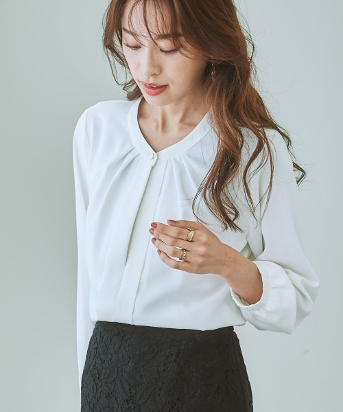 7days Life Styling（セブンデイズライフスタイリング）の「ストレッチとろみ素材フロント2WAYブラウス（しわになりにくい・速乾・洗濯機OK・UVカット）（シャツ/ブラウス・レディース・グレイッシュベージュ/サックスブルー/オフホワイト/ネイビー/ライトブルー・S/M/L/LL/3L）」の8枚目の写真