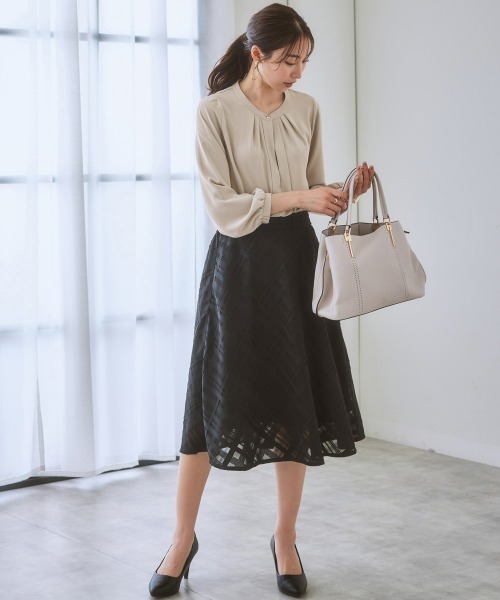 7days Life Styling（セブンデイズライフスタイリング）の「ストレッチとろみ素材フロント2WAYブラウス（しわになりにくい・速乾・洗濯機OK・UVカット）（シャツ/ブラウス・レディース・グレイッシュベージュ/サックスブルー/オフホワイト/ネイビー/ライトブルー・S/M/L/LL/3L）」の12枚目の写真