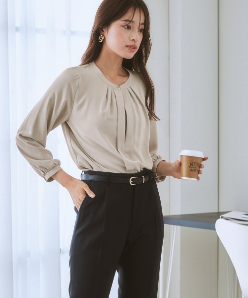 7days Life Styling（セブンデイズライフスタイリング）の「ストレッチとろみ素材フロント2WAYブラウス（しわになりにくい・速乾・洗濯機OK・UVカット）（シャツ/ブラウス・レディース・グレイッシュベージュ/サックスブルー/オフホワイト/ネイビー/ライトブルー・S/M/L/LL/3L）」の13枚目の写真