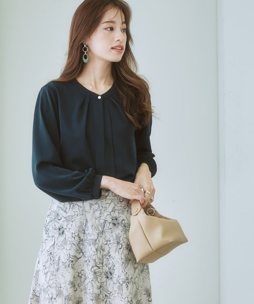 7days Life Styling（セブンデイズライフスタイリング）の「ストレッチとろみ素材フロント2WAYブラウス（しわになりにくい・速乾・洗濯機OK・UVカット）（シャツ/ブラウス・レディース・グレイッシュベージュ/サックスブルー/オフホワイト/ネイビー/ライトブルー・S/M/L/LL/3L）」の20枚目の写真