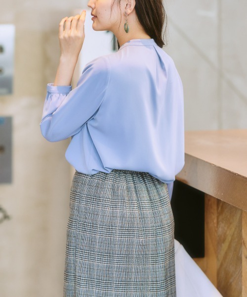 7days Life Styling（セブンデイズライフスタイリング）の「ストレッチとろみ素材フロント2WAYブラウス（しわになりにくい・速乾・洗濯機OK・UVカット）（シャツ/ブラウス・レディース・グレイッシュベージュ/サックスブルー/オフホワイト/ネイビー/ライトブルー・S/M/L/LL/3L）」の22枚目の写真