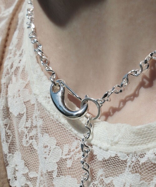 Soierie(ソワリー)の「<Soierie>Figue clip slim ネックレス(ネックレス・レディース・シルバー・FREE)」の2枚目の写真
