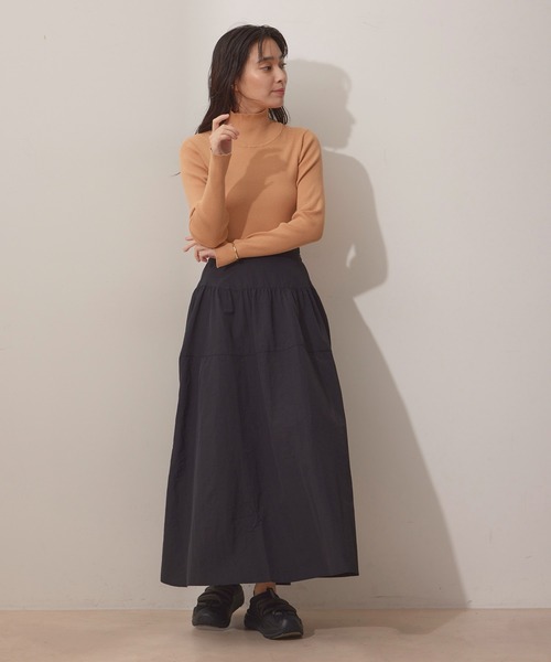 NERGY（ナージー）の「ギャザーナイロンスカート（スカート・レディース・カーキ/ブラック・FREE）」の6枚目の写真