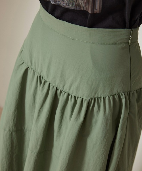 NERGY（ナージー）の「ギャザーナイロンスカート（スカート・レディース・カーキ/ブラック・FREE）」の5枚目の写真