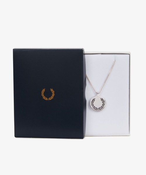 FRED PERRY（フレッドペリー）の「Laurel Wreath Pendant Necklace／ローレルリースペンダントネックレス（ネックレス・レディース・ゴールド/シルバー・ONE SIZE）」の9枚目の写真