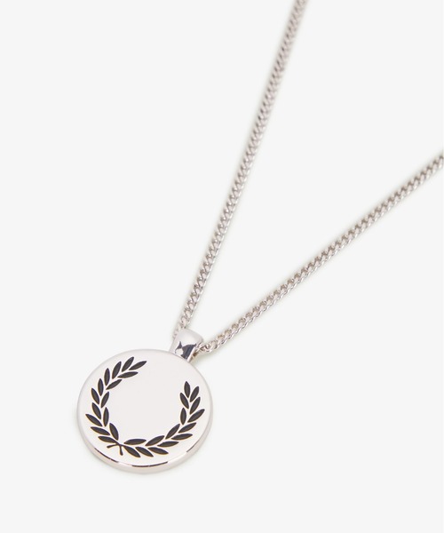 FRED PERRY（フレッドペリー）の「Laurel Wreath Pendant Necklace／ローレルリースペンダントネックレス（ネックレス・レディース・ゴールド/シルバー・ONE SIZE）」の11枚目の写真