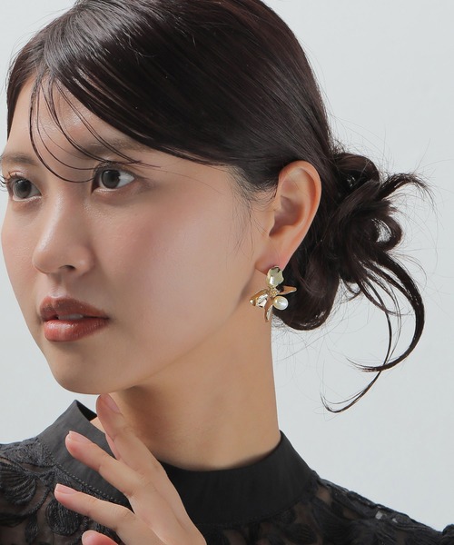 Kana（カナ）の「フラワーモチーフ ピアス メタル パーティー 結婚式 お呼ばれ オケージョン（ピアス（両耳用）・レディース・シルバー/ゴールド・フリー）」の14枚目の写真