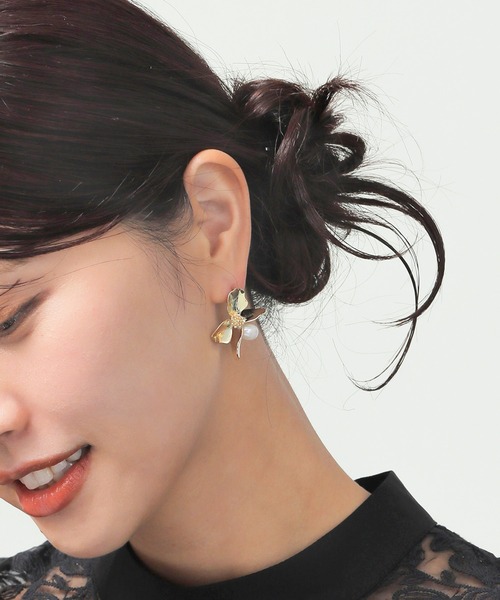 Kana（カナ）の「フラワーモチーフ ピアス メタル パーティー 結婚式 お呼ばれ オケージョン（ピアス（両耳用）・レディース・シルバー/ゴールド・フリー）」の13枚目の写真