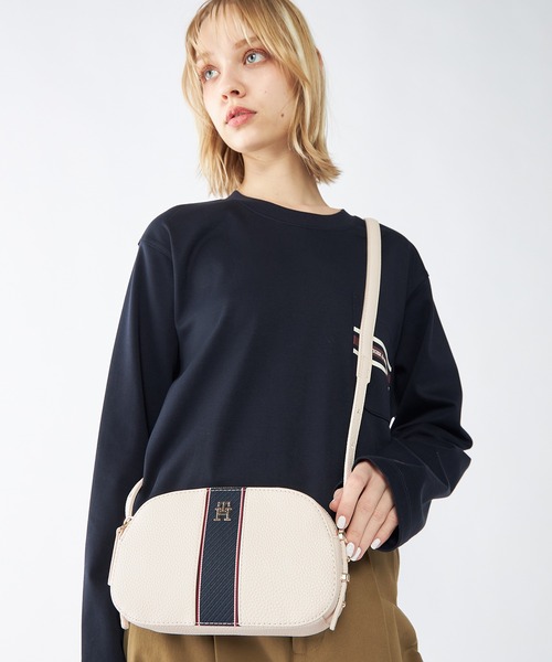 TOMMY HILFIGER(トミーヒルフィガー)の「レガシーカメラバッグ(ボディバッグ/ウエストポーチ・レディース・アイボリー/ベージュ/ネイビー・FREE)」の14枚目の写真