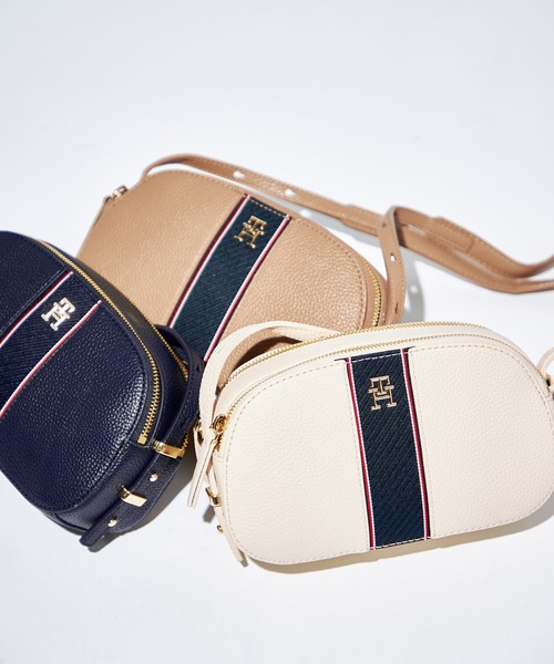 TOMMY HILFIGER(トミーヒルフィガー)の「レガシーカメラバッグ(ボディバッグ/ウエストポーチ・レディース・アイボリー/ベージュ/ネイビー・FREE)」の13枚目の写真