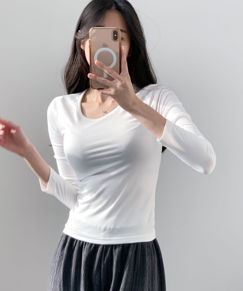 VIVID LADY(ビビッドレディー)の「裏起毛 カットソー 長袖 トップス 長袖 インナー tシャツ 韓国ファッション ヒートテック レディース シャツ レイヤード 無地 ラウンドネック あったか(Tシャツ/カットソー・レディース・カーキ/ブラック/ホワイト/グレー・FREE)」の10枚目の写真