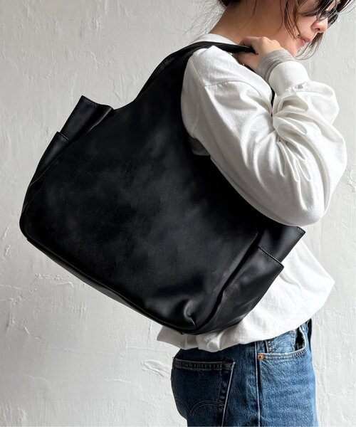 LBC（エルビーシー）の「フェイクレザークリテバッグ（トートバッグ・レディース・イエロー/ベージュ/ブラック/シルバー/ボルドー・FREE）」の11枚目の写真