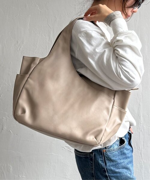 LBC（エルビーシー）の「フェイクレザークリテバッグ（トートバッグ・レディース・イエロー/ベージュ/ブラック/シルバー/ボルドー・FREE）」の14枚目の写真