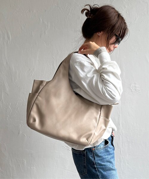 LBC（エルビーシー）の「フェイクレザークリテバッグ（トートバッグ・レディース・イエロー/ベージュ/ブラック/シルバー/ボルドー・FREE）」の15枚目の写真