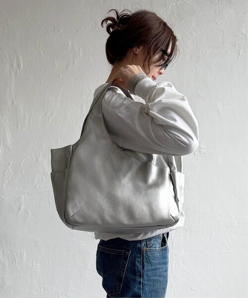 LBC（エルビーシー）の「フェイクレザークリテバッグ（トートバッグ・レディース・イエロー/ベージュ/ブラック/シルバー/ボルドー・FREE）」の17枚目の写真