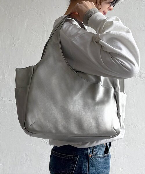 LBC（エルビーシー）の「フェイクレザークリテバッグ（トートバッグ・レディース・イエロー/ベージュ/ブラック/シルバー/ボルドー・FREE）」の18枚目の写真