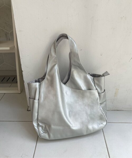 LBC（エルビーシー）の「フェイクレザークリテバッグ（トートバッグ・レディース・イエロー/ベージュ/ブラック/シルバー/ボルドー・FREE）」の5枚目の写真