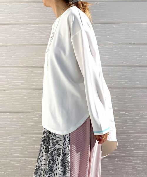 Q（キュー）の「FINEプリントジョーゼットロンT（Tシャツ/カットソー・レディース・アイボリー/ブラック・MEDIUM）」の3枚目の写真