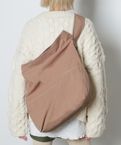 CONTROL FREAK / CTFK（コントロールフリーク）の「CONTROL FREAK / CTFK（コントロールフリーク）ステッチ撥水ショルダー（ショルダーバッグ・レディース・グレー/ブルー/ベージュ/オレンジ/ホワイト/ボルドー・FREE）」の3枚目の写真