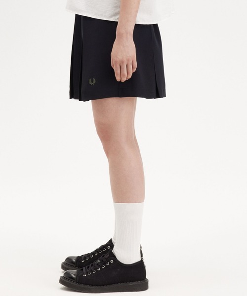 FRED PERRY（フレッドペリー）の「Pleated Tennis Skirt／プリーツテニススカート（スカート・レディース・ブラック/ライトピンク・8/6/10）」の4枚目の写真