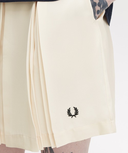 FRED PERRY（フレッドペリー）の「Pleated Tennis Skirt／プリーツテニススカート（スカート・レディース・ブラック/ライトピンク・8/6/10）」の8枚目の写真