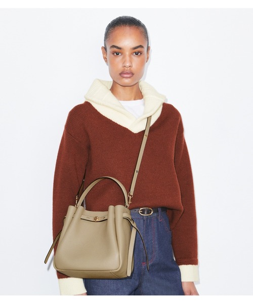 TORY BURCH（トリーバーチ）の「ロミー バケットバッグ（ショルダーバッグ・レディース・ブラック/ブラウン/ライトグレー/クリーム/モカ/ライトピンク/ベージュ/ライトブルー・ONE SIZE）」の5枚目の写真