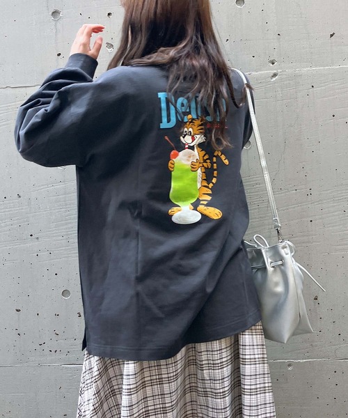 AS KNOW AS plus（アズノゥアズプラス）の「●ワンポイントロゴ刺繍 フォト＆アニマル ビッグサイズロンT（Tシャツ/カットソー・レディース・ライトピンク/スミクロ/オフホワイト・FREE）」の20枚目の写真