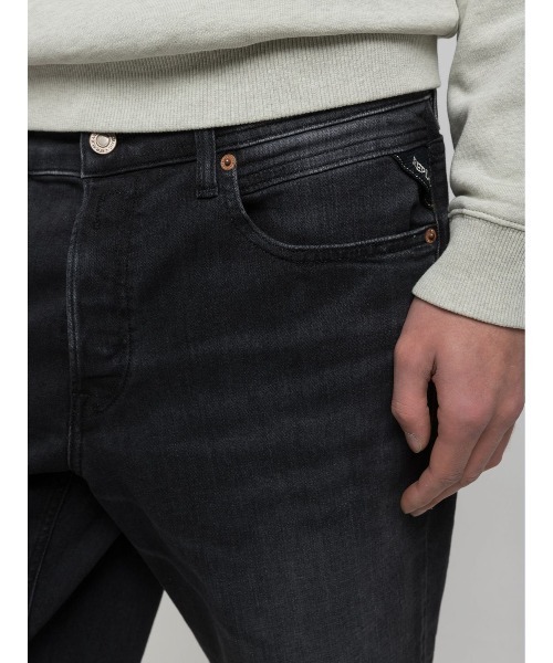 REPLAY（リプレイ）の「10.5OZ ECO PLUS GROVERデニムショーツ（デニムパンツ・メンズ・ダークブラック・28inch/30inch/32inch/34inch）」の5枚目の写真