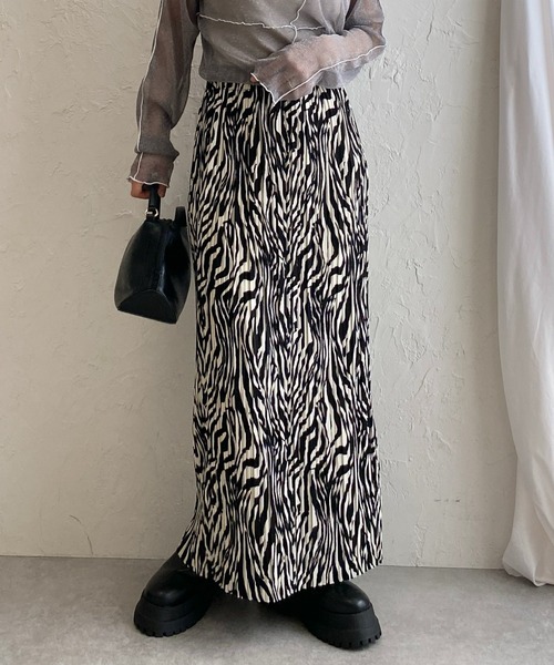 She's Closet（シーズクローゼット）の「ストレートIラインハイウエストロングプリーツスカート（スカート・レディース・アイボリー/グレイッシュベージュ/チャコールグレー/ブラック/ブラック系その他/マスタード/ホワイト系その他/ブラック系その他2・M/L）」の2枚目の写真