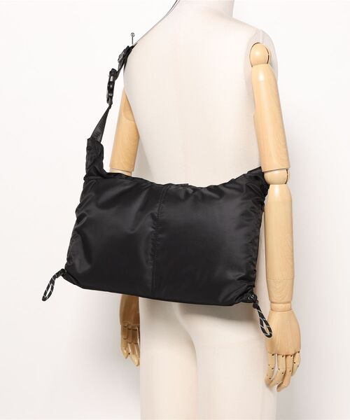 COEL（コエル）の「シャーリングショルダーバッグ（ショルダーバッグ・レディース・カーキ/ブラック・FREE）」の6枚目の写真