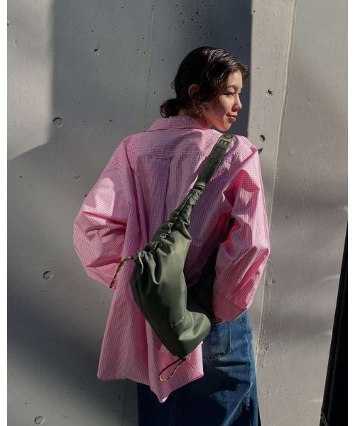 COEL（コエル）の「シャーリングショルダーバッグ（ショルダーバッグ・レディース・カーキ/ブラック・FREE）」の17枚目の写真