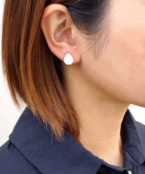 anq.（アンク）の「「anq.」OneStoneイヤリング(マザーオブパール)（イヤリング・レディース・ブラック/ホワイト・ONE SIZE）」の5枚目の写真