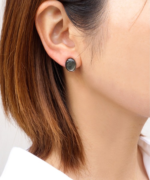 anq.（アンク）の「「anq.」OneStoneイヤリング(マザーオブパール)（イヤリング・レディース・ブラック/ホワイト・ONE SIZE）」の4枚目の写真