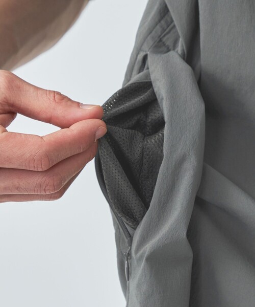 green label relaxing（グリーンレーベルリラクシング）の「WONDER CLOTH バンドカラー 半袖 シャツ -ストレッチ・接触冷感・吸水速乾-（シャツ/ブラウス・メンズ・ブラック/ネイビー/ダークグレー・S/M/L/XL）」の21枚目の写真