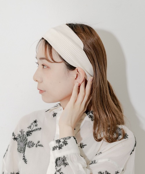 SMELLY(スメリー)の「リブヘアバンド(ヘアバンド・レディース・アイボリー/ブラック・-)」の4枚目の写真