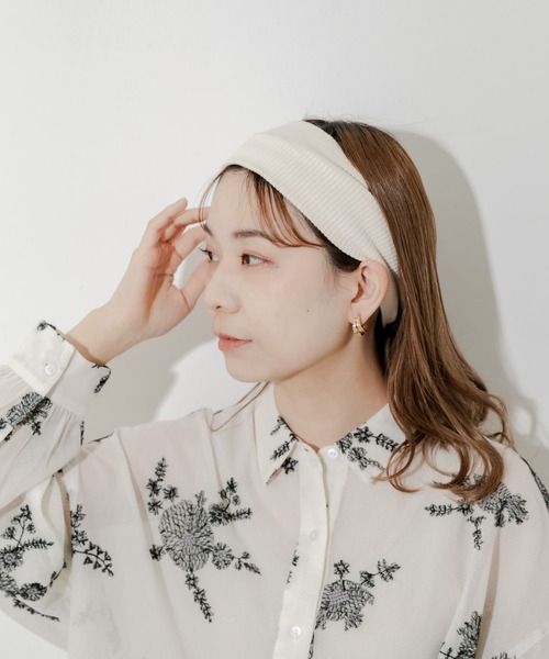 SMELLY(スメリー)の「リブヘアバンド(ヘアバンド・レディース・アイボリー/ブラック・-)」の5枚目の写真