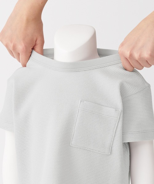 無印良品（ムジルシリョウヒン）の「ベビー　あたまするっとワッフル編みクルーネック半袖Ｔシャツ（Tシャツ/カットソー・キッズ・ライトグレー/ネイビー/マスタード/キナリ/ライトピンク/スモーキーグリーン系・80/90/100）」の18枚目の写真
