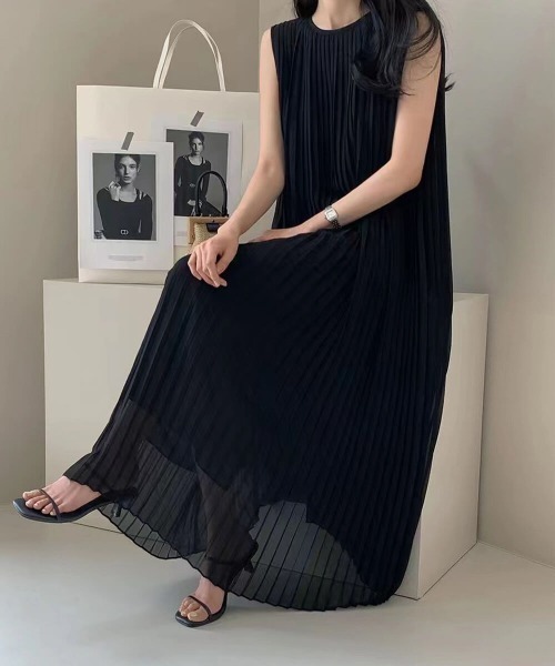Forcement(フォースメント)の「上品プリーツノースリーブロングワンピース(ワンピース・レディース・オフホワイト/ブラック/ネイビー・ONESIZE)」の18枚目の写真