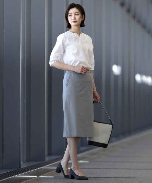 J.PRESS（ジェイプレス）の「【WEB限定・洗える】セルロースカラミストライプ キーネック ブラウス（シャツ/ブラウス・レディース・ホワイト系・T13/T15）」の2枚目の写真