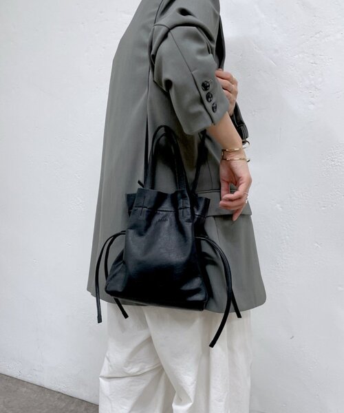 Omekashi（オメカシ）の「ROROL レザーミニ巾着トート（ショルダーバッグ・レディース・ブラック/シルバー/オフホワイト・ONE SIZE）」の11枚目の写真